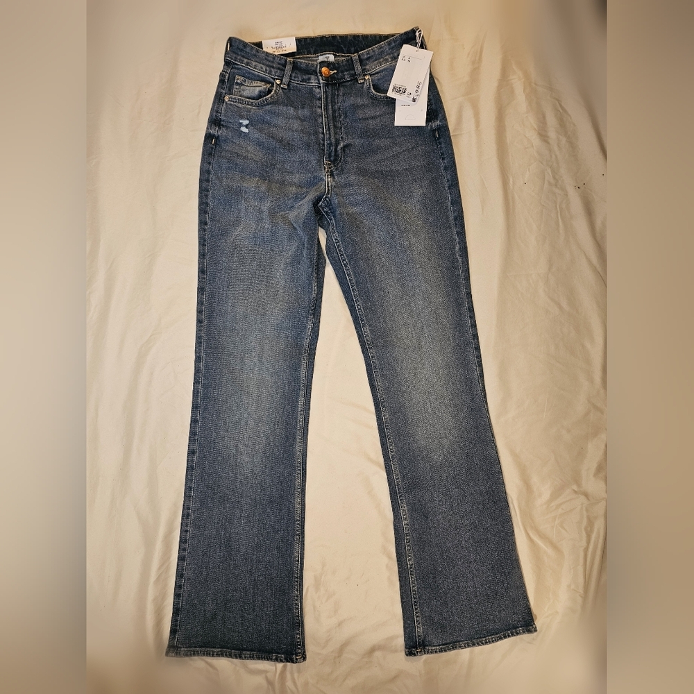 NWT H&M High Rise Curvy Bootcut Jeans - Medium Blue Denim